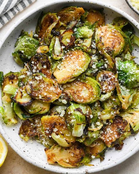 Brussel Sprout Recipes Sauteed, Skillet Brussel Sprouts, Blanching Brussel Sprouts, Best Brussel Sprout Recipe, Sautéed Brussels Sprouts, Quick Easy Side Dishes, Sauteed Brussel Sprouts, Stew Dinner, Shaved Brussel Sprouts