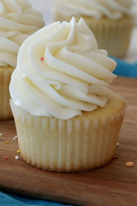 Semi Sweet Frosting Recipes, How To Make Butter Cream Frosting, Buttercreme Frosting Recipe, Shelf Stable Buttercream Frosting, Easy Vanilla Buttercream Frosting, Butter Cream Frosting Recipe, Buttercream Frosting Recipe Easy, Buttercreme Frosting, Fluff Frosting