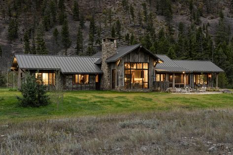 Mountain Ranch Style Homes, Ranch Style Mountain Homes, Montana Ranch House Interior, Homes In Montana, Houses In Montana, Montana Architecture, House In Montana, Montana Ranch House, Ranches In Montana