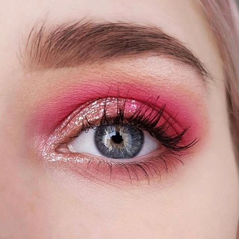 Smokey Eye Shadow, Winged Liner Makeup, Red Velvet Chocolate, Cat Eye Eyeliner, Chocolate Palette, Easy Winged Eyeliner, Eyeshadow For Green Eyes, Pink Smokey Eye, Pink Eyeshadow Look