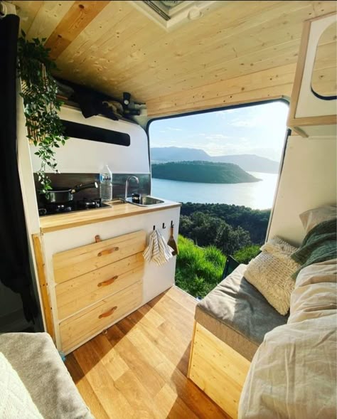 Home Inspo Exterior, Kombi Motorhome, Home Inspo Cozy, Bus Living, Kombi Home, Van Conversion Interior, Campervan Life, Build A Camper Van, Build A Camper