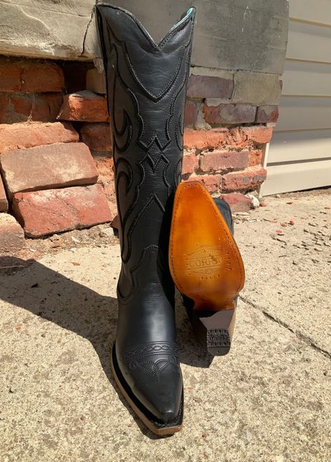 Montana Wardrobe, Tall Black Cowboy Boots, Tattooed Baddie, Black Western Boots Women, Black Western Boots Outfit, Clothe Styles, Snip Toe Cowgirl Boots, Cowgirl Boots Wedding, Cowgirl Era