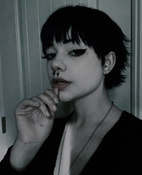 Goth Pixie Haircut, Short Goth Haircuts For Women, Gothic Pixie Haircut, Goth Haircut Short, Emo Pixie Haircut, Goth Hair Short, Gothic Short Hair, Short Black Hair Aesthetic, Goth Pixie Cut