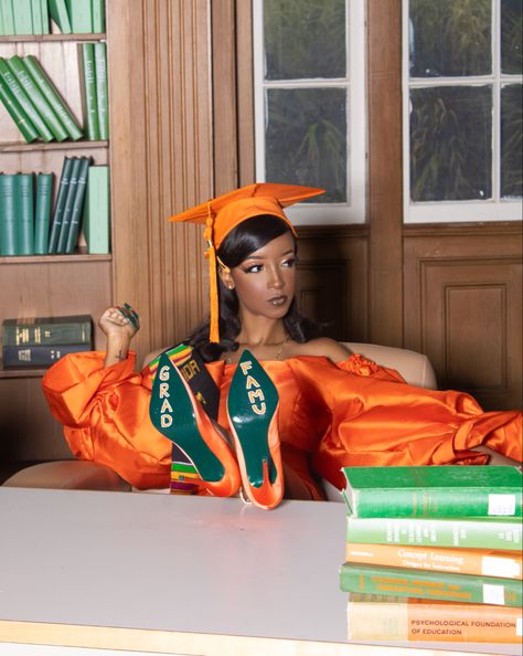 Hbcu Graduation Photoshoot, College Graduation Themes, Famu Graduation Photoshoot, Graduation Pictures Hbcu, Hbcu Grad Photoshoot, Hbcu Grad Pics, College Graduate Photoshoot, Diy Graduation Photoshoot, Hbcu Graduation Pictures Photo Ideas