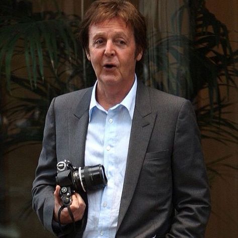 Paul McCartney with Nikon F2 plain prism. Nikon Film Camera, Photographer Self Portrait, Nikon F2, Sir Paul, Celebrity Photographers, Photographer Camera, Key Photo, Famous Photographers, Camera Nikon