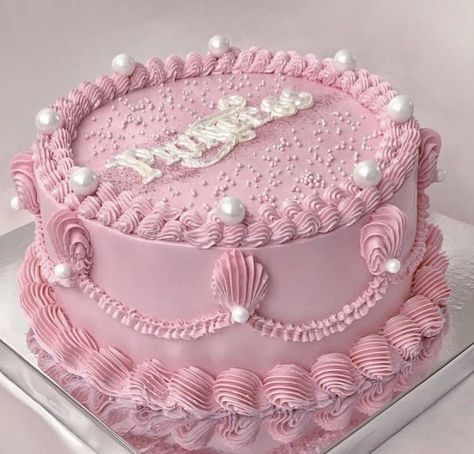 Pastel Pink Cake Aesthetic, Cute Bday Cake, Cake Decor Ideas, Heart Cake Designs, Vintage Cake Decorating, Vintage Heart Cake, Bolo Vintage, 18th Cake, Vintage Birthday Cakes