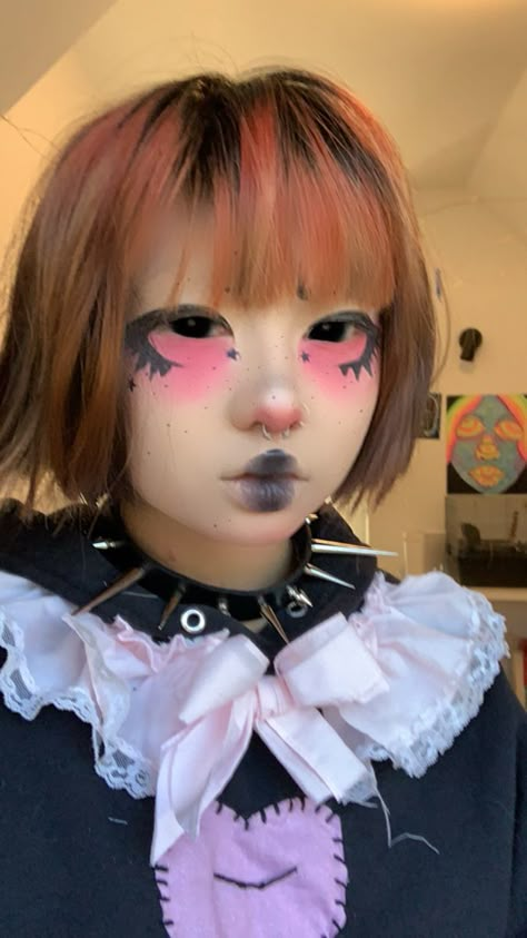 Mecha Makeup, Pink Demon Makeup, Pink Alt Makeup, Creepy Cute Makeup, Alt Makeup, Alternative Makeup, Cool Makeup Looks, Ethereal Makeup, Edgy Makeup