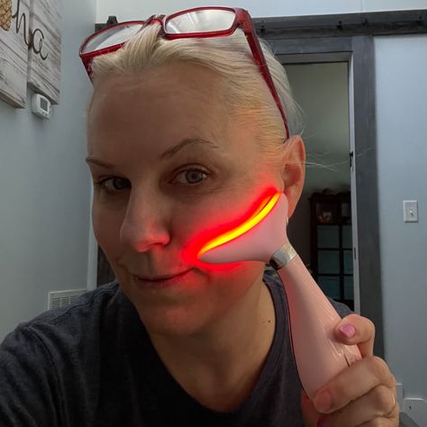 Does the Viral Face Sculpting Tool Really Work? – Momtastic Mommy Blog Face Sculpting Tools, Facial Toning Device, Slim Your Face, Videos Of People, Shaper Tools, Face Massager Tool, Face Sculpting, Face Firming, Natural Face Lift