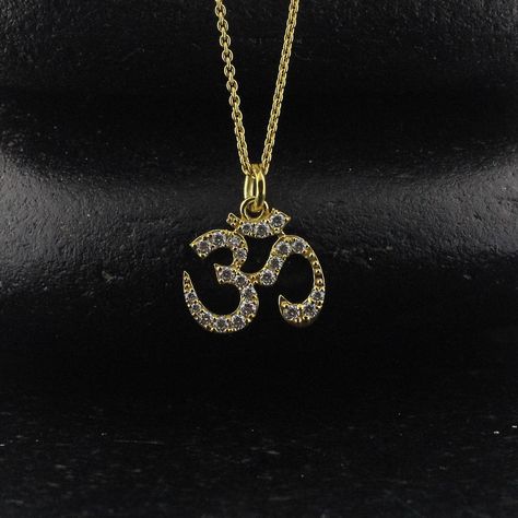 Om Pendant Diamond, Om Pendent Designs Gold, Om Diamond Pendent, Om Pendent, Aum Necklace, Brown Baddie, Hindu Necklace, Ohm Necklace, Hindu Jewelry