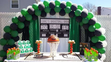 Awesome dessert table at a Boston Celtics basketball birthday party! See more party planning ideas at CatchMyParty.com! Celtics Birthday Party, Basketball Banquet, Basketball Themed Birthday Party, Birthday Decors, Ball Birthday Party, Ben 10 Birthday, Celtic Decor, 10th Birthday Invitation, Football Banquet