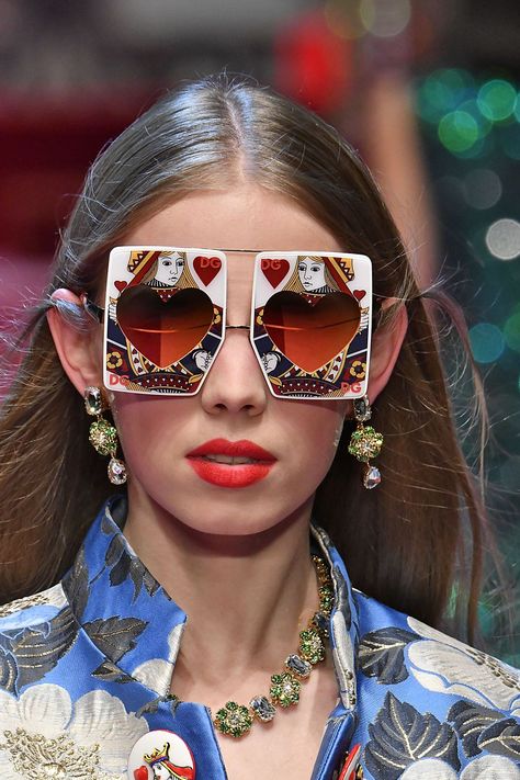 The Best Accessories From Milan Fashion Week Crazy Sunglasses, Funky Glasses, Vogue Editorial, Milan Fashion Weeks, Mirrored Sunglasses Women, Be Different, Glasses Fashion, Milan Fashion, Fashion Week Spring