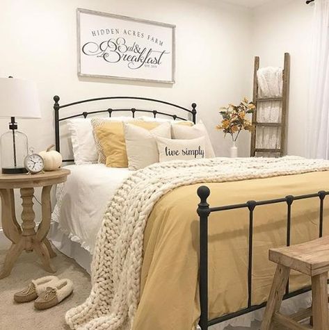 American Farmhouse Style on Instagram: “Any yellow fans out there? We’re loving the soft mustard shade that @caligirlinasouthernworld put into her guest room! Plus, that wall art…” Interior Design Country, Farmhouse Guest Bedroom, Small Guest Bedroom, American Farmhouse Style, American Farmhouse, Guest Bedroom Decor, Guest Room Decor, Farmhouse Bedroom Decor, Spare Bedroom