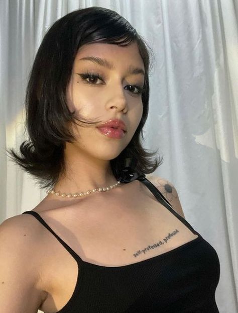 Short Hair With Layers Side Part, Short Hair Flipped Out Ends, Short Black Hair, Cute Makeup Looks, Hair Stylies, Short Black Hairstyles, Hair Reference, Hair Inspo Color, Feel Pretty