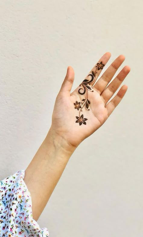 simple Henna designs, minimal henna designs, henna designs for kids, henna designs for hand, henna Designs palm, simple henna designs for beginners, henna designs for hand easy, mehndi designs, wedding henna designs, henna hand designs Simple And Short Mehndi Designs, Henna Designs For Short Hands, Short Design Mehndi, Short And Simple Mehndi Design, Short Mehndi Designs For Back Hand, Simple Short Mehndi, Simple Cute Mehndi Designs, Simple Short Mehndi Designs, Mehndi Designs Short