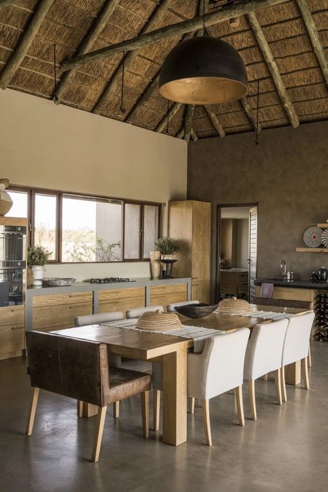 Game Lodge Decor, Safari House, African Lodge, Modern Hotel Lobby, Lodge Kitchen, Bush Lodge, South African Homes, Lodge Design, African House