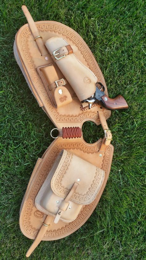 Horse Saddle Upcycle, Leather Saddle Bags Horses, Leather Workshop Ideas, Horses Funny, Leather Horse Tack, Saddle Making, Saddle Bags Horse, Diy Leather Working, Funny Horse Pictures