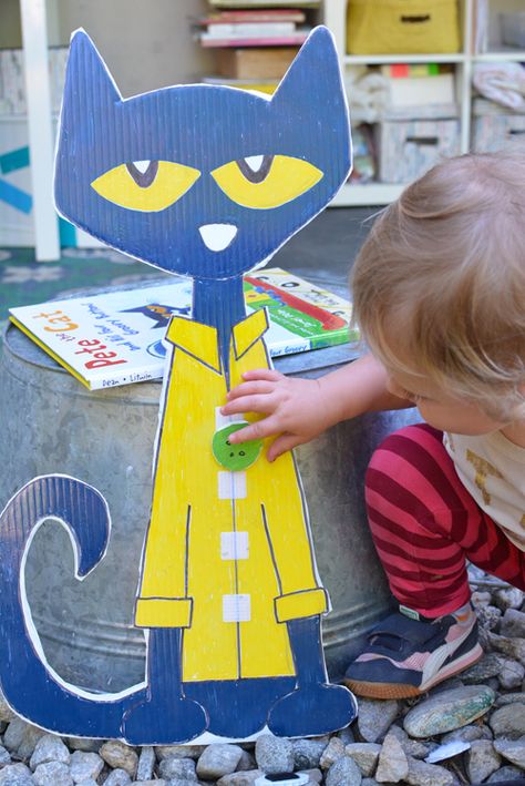 Make Pete the Cat and His Four Groovy Buttons - Literacy Activity for Preschoolers Pete The Cat Buttons, Pete The Cats, Cat Activity, Preschool Literacy, Creative Curriculum, Pete The Cat, Preschool Books, Cat Party, Literacy Activities