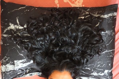 4 ways to sleep with curly hair | CurlsandBeautyDiary Undefined Curls, Sleep With Curly Hair, Spiral Perms, Hair Tricks, How To Sleep, Curly Pixie Cuts, Ways To Sleep, Fabulous Hair, Curly Girl Method