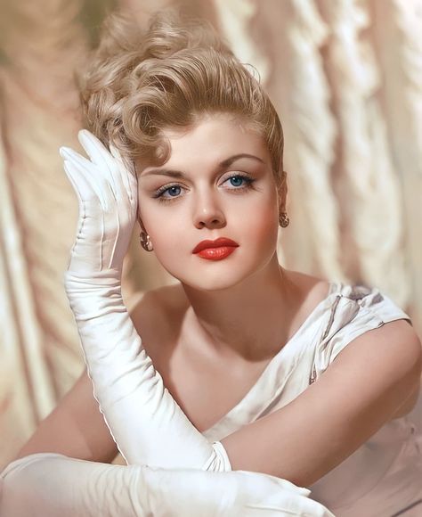 Angela Lansbury, Classic Movie Stars, Classic Actresses, Hollywood Icons, Actrices Hollywood, Hollywood Fashion, Old Hollywood Glamour, Jolie Photo, Golden Age Of Hollywood