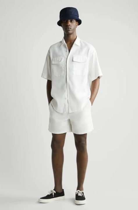 All White Mens Outfit, Barcelona Fashion, Dark Men, Dapper Style, Bermuda Short, Ootd Men, Mens Style Guide, Mens Luxury Fashion, Men Fashion Casual Outfits