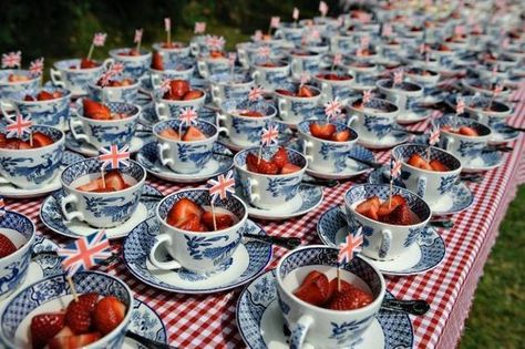 British Themed Parties, British Tea Party, Wedding Strawberries, British Party, Royal Tea Parties, Strawberry Tea, British Wedding, Vintage Crockery, British Tea