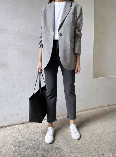 Grey Blazer Casual Outfit Woman, Grey Blazer Summer Outfit, How To Style Grey Blazer, Styling A Grey Blazer, Grey Work Trousers Outfit, Light Grey Outfits For Women, Business Casual Summer 2024, Gray Blazer Outfit Women Casual, Light Gray Blazer Outfit Women