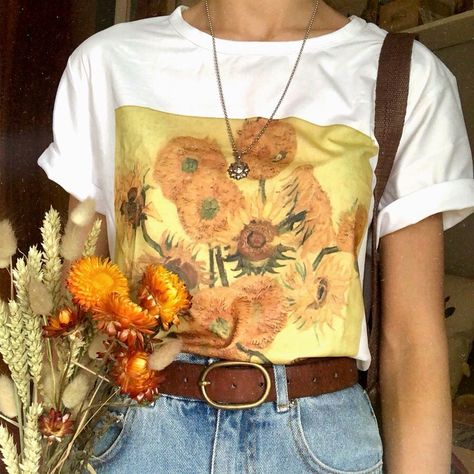 2016 Tumblr Outfits, Sunflower Outfit, Van Gogh Sunflowers, Sunflower Tattoo Design, Aesthetic Shirts, Creation Couture, Cute Tshirts, Vincent Van Gogh, Aesthetic Outfits