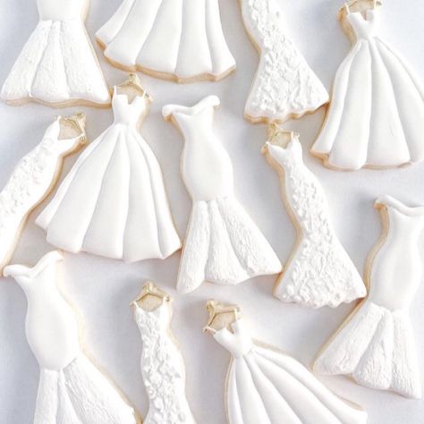 Wedding Dress Sugar Cookies, Wedding Dress Cookies Decorated, Wedding Dress Cookie, Cookie Wedding, Royal Cookies, Dress Cookies, Wedding Dress Cookies, Cookies Wedding, Wedding Favours Luxury