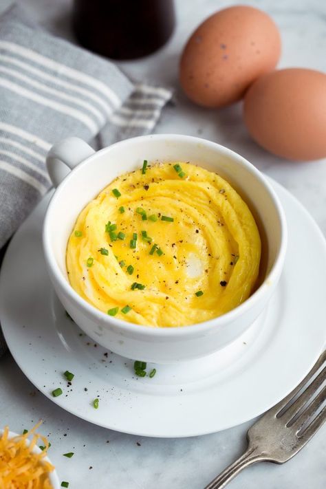 Cook Egg In Microwave, Eggs In A Mug, Microwave Scrambled Eggs, Eggs In The Microwave, Microwave Mug Recipes, Easy Microwave Recipes, Microwave Breakfast, Cook Eggs, Fluffy Scrambled Eggs