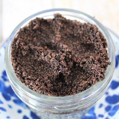 If you like easy DIY recipes and are a fan of body scrubs, this coffee brown sugar scrub recipe might become your new favorite. Coffee grounds smell heavenly and are a great way to help exfoliate dead skin cells. Read on for this easy DIY coffee scrub with cardamon and lime. Estimated reading time: 9 minutes Why Make This Homemade Coffee Scrub I love the smell of coffee. When we get coffee beans, Dan treats us to fresh ground coffee.We usually add our fresh coffee grounds to the co… Brown Sugar Scrub Recipe, Diy Coffee Scrub, Homemade Coffee Scrub, Coffee Scrub Diy, Brown Sugar Scrub, Sugar Scrub Recipe, Homemade Coffee, Scrub Recipe, Coffee Scrub