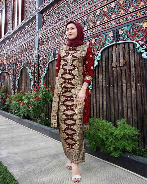 Songket Kurung, Songket Dress, Mode Batik, Dress Muslim Modern, Batik Dress Modern, Rok Outfit, Batik Kebaya, Model Gamis, Kebaya Dress