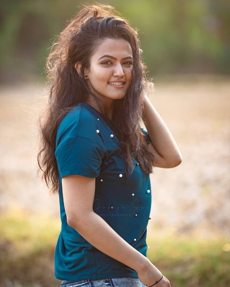 15.8k Likes, 219 Comments - Aparna Das💃🏻 (@aparna.das1) on Instagram: “Jaaan tricks 🥰❤ @janjosephgeorge #smiles” Aparna Das, Album Photography, Actress Without Makeup, Mexican Women, India Beauty, Desi Beauty, Beautiful Outfits, Beauty Women, Actresses