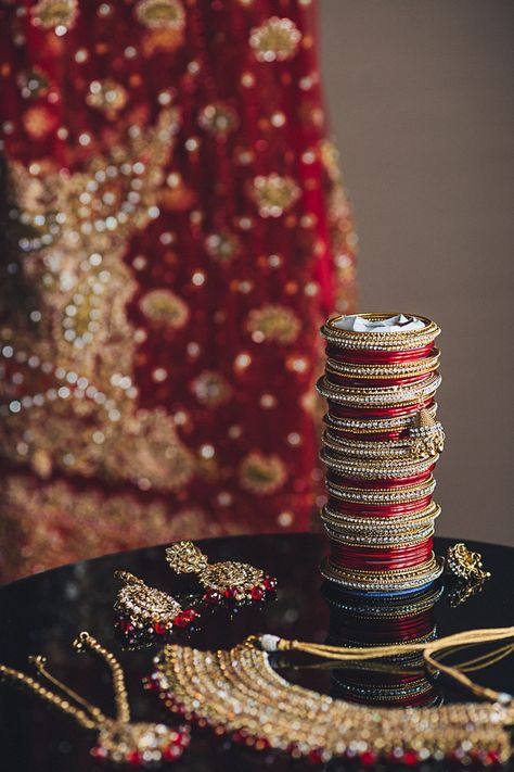 Bridal Jewellery Photography, Bridal Shoot Indian, Bridal Shoot Ideas Indian, Assamese Bridal Photoshoot, South Asian Wedding Photography, Bride Getting Ready Photos Indian, Bridal Ornaments, Indian Bride Poses, Bride Photos Poses