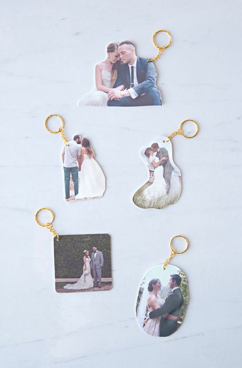 Learn How To Make These Shrinky-Dink Photo Keychains! Valentines Shrinky Dink, Valentine Shrinky Dink Ideas, Picture Keychain Diy, How To Make Shrinky Dink Key Chains, Shrink Paper Keychain, Shrinky Dink Ornaments, Shrinky Dink Keychain, Gift Ideas For Grandparents, Shrinky Dink Art