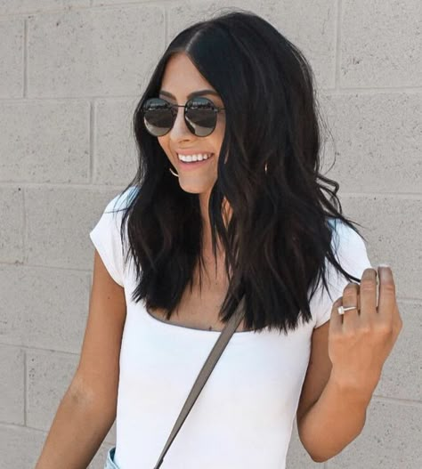 Black Medium Long Hair, Dark Straight Medium Length Hair, Black Midlength Haircuts, Medium Length Haircut For Thick Hair Dark Brown, Short Black Hair With Face Framing, Medium Length Haircut For Black Hair, Black Hair For Fall, Dark Collarbone Length Hair, Shoulder Black Hair