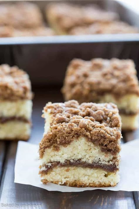 Bisquick Recipes Dinner, Streusel Topping Recipe, Cinnamon Streusel Topping, Breakfast Cinnamon, Crumb Coffee Cakes, Cinnamon Coffee Cake, Sour Cream Coffee Cake, Cinnamon Streusel, Coffee Cake Recipe