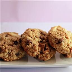 Oatmeal Bran Chocolate Chip Cookies Bran Bars, Bran Cookies Recipe, Fiber Cookies, Bran Cookies, Oat Bran Recipes, Fibre Recipes, Fibre Foods, Cooking Desserts, Bran Muffin Recipes