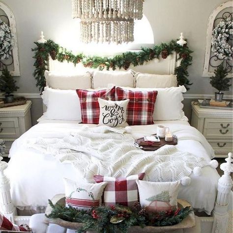 It’s that time of the year to bring out all of your holiday decorations such as Christmas garland and make your home festive for this joyous holiday season. Nail Christmas, Christmas Bedroom Decor, Free Reign, Holiday Bedroom, Christmas Decorations Apartment, Pretty Christmas Decorations, Winter Bedroom, White Bedroom Decor, Christmas Apartment