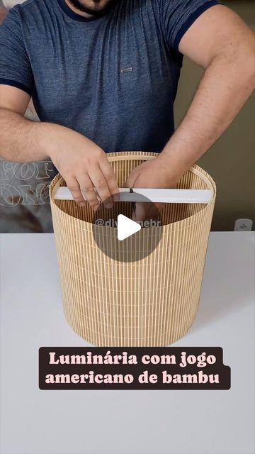 Lampshade Makeover, Airbnb Design, Burlap Crafts, Diy Lamp Shade, Diy Dollar Store Crafts, Wood Furniture Diy, Diy Crafts For Home Decor, Diy Lamp, Christmas Crafts Decorations