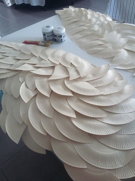 Diy Angel Wings, Diy Angels, Diy Wings, Decoration Evenementielle, Shelves Diy, Barbacoa, Decor Bedroom, Paper Plates, Creative Studio