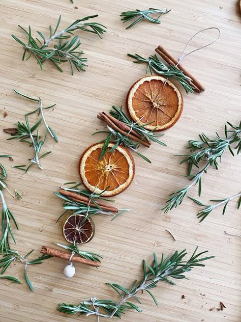 Dry Citrus Decorations, Fruit Christmas Garland, Dried Christmas Garland, Dried Persimmon Garland, Samhain Garland, Dried Citrus Christmas Decorations, Citrus Ornament Diy, Dried Citrus Wall Hanging, Dehydrated Citrus Decorations