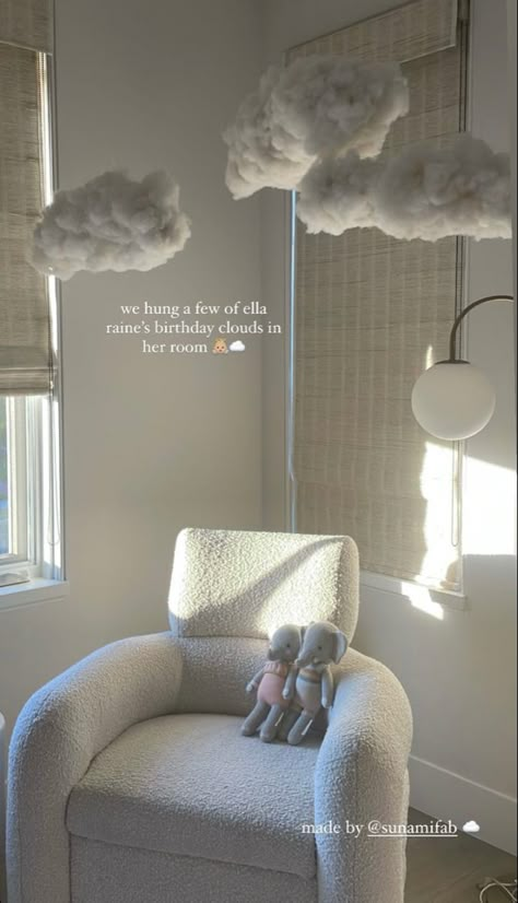 Nursery Big Room, Nursery Room Inspiration Gender Neutral, Baby Nursery Aesthetic, Aesthetic Nursery Room, Baby Room Aesthetic, Cloud Baby Room, Baby Blue Room, Sky Themed Nursery, Cloud Themed Nursery