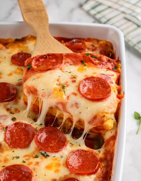 Bubble Up Pizza Casserole Bubble Up Pizza, Pizza Casserole Recipe, Pizza Homemade, Dough Pizza, Meat Lovers Pizza, French Bread Pizza, Pizza Casserole, Cheesy Casserole, Bubble Up