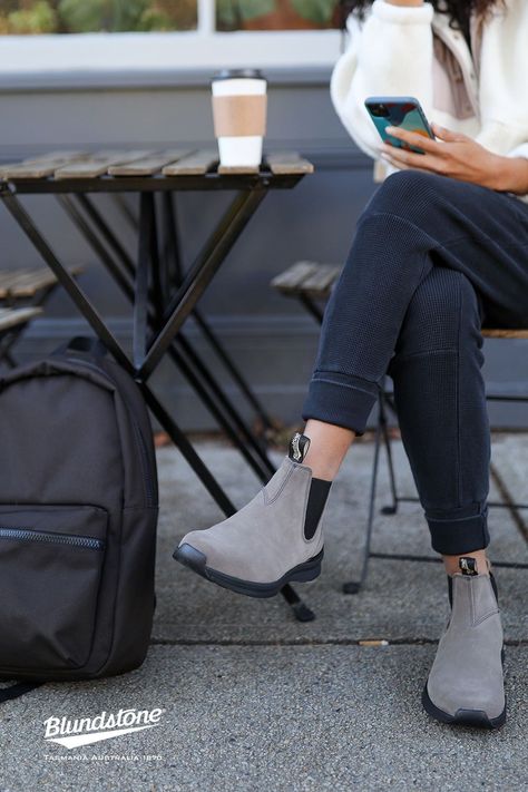 Bogs Boots Outfit, Fall Athlesuire, Athlesuire Aesthetic, Boot Outfits For Women, Sneaker Boots Outfit, Fall Outfits Outdoor, Fall Boot Outfits, Blundstone Women Outfit, Athlesuire Outfit