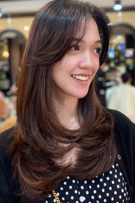 Front Haircut For Oval Face, Medium Hair Cuts For Oval Faces, Haircut For Front Hair, Curtain Bangs Oval Face Long Hair, Oval Cut Hair, Front Haircut For Long Hair Oval Face, Layer Oval Haircut Long, Hair Bangs For Oval Face, Korean Volume Haircut