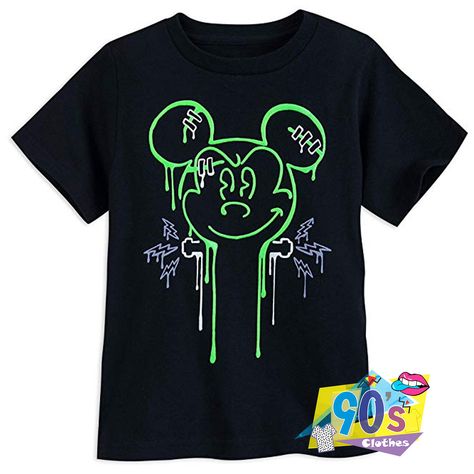 Halloween Monogram, Silhouette Disney, Disney World Halloween, Halloween School Treats, Halloween Silhouette, Mouse Halloween, Mickey Mouse Images, Disney Halloween Shirts, Disney Trip Shirts