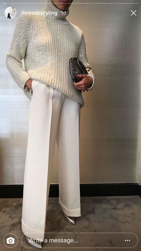 White Trousers Outfit Classy, Ivory Pants Outfit, White Trousers Outfit, Ivory Pants, Winter White Outfit, White Outfits For Women, Winter Pants Outfit, Blogger Outfits, Trouser Outfits