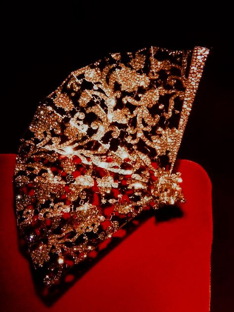 Royal Jewels Aesthetic, Royalty Aesthetic Gold, Royal Red Aesthetic, Red Royalty Aesthetic, Red Gold Aesthetic, Dark Red Accessories, Red And Gold Aesthetic, Opulence Aesthetic, Royalty Aesthetic