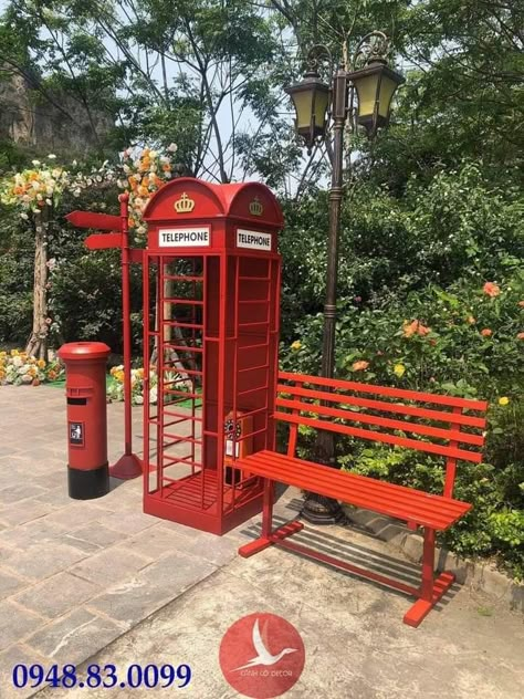 London Theme Parties, London Phone Booth, Cardboard City, Selfie Wall, Flower Garland Wedding, Dog Hotel, Booth Decor, Event Booth, Stage Set Design