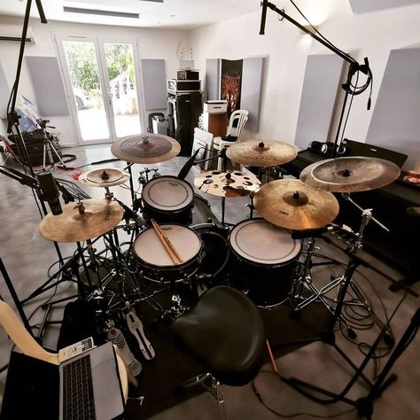 Drum Setup Ideas, Home Drum Studio, Drum Studio Ideas, Music Studio Room Aesthetic, Drummer Aesthetic, Drum Room Ideas, Drum Studio, Studio Music Room, Drums Studio